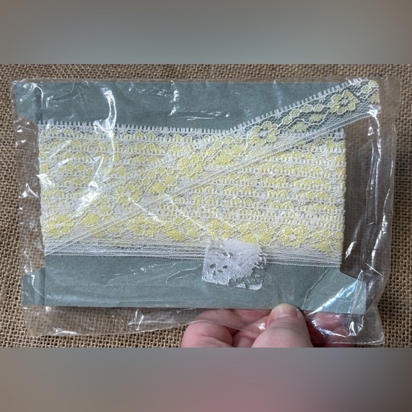 Vintage Yellow White Floral Lace Ribbon Trim New Old Stock Cottage Grandma Core - Picture 3 of 3